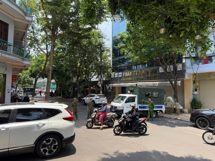 Nam thanh niên cầm dao cố thủ gần 2 ngày trong quán cà phê ở Buôn Ma Thuột